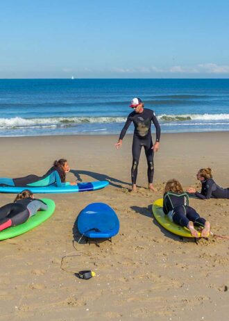 Surfing lesson for three or more people