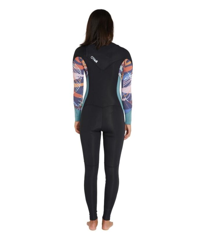 womens-bahia-32mm-steamer-chest-zip-wetsuit-blknvteuc_96424-nt2_04_5b716e1a-b6b9-46ef-988d-c0ffa3357490_720x