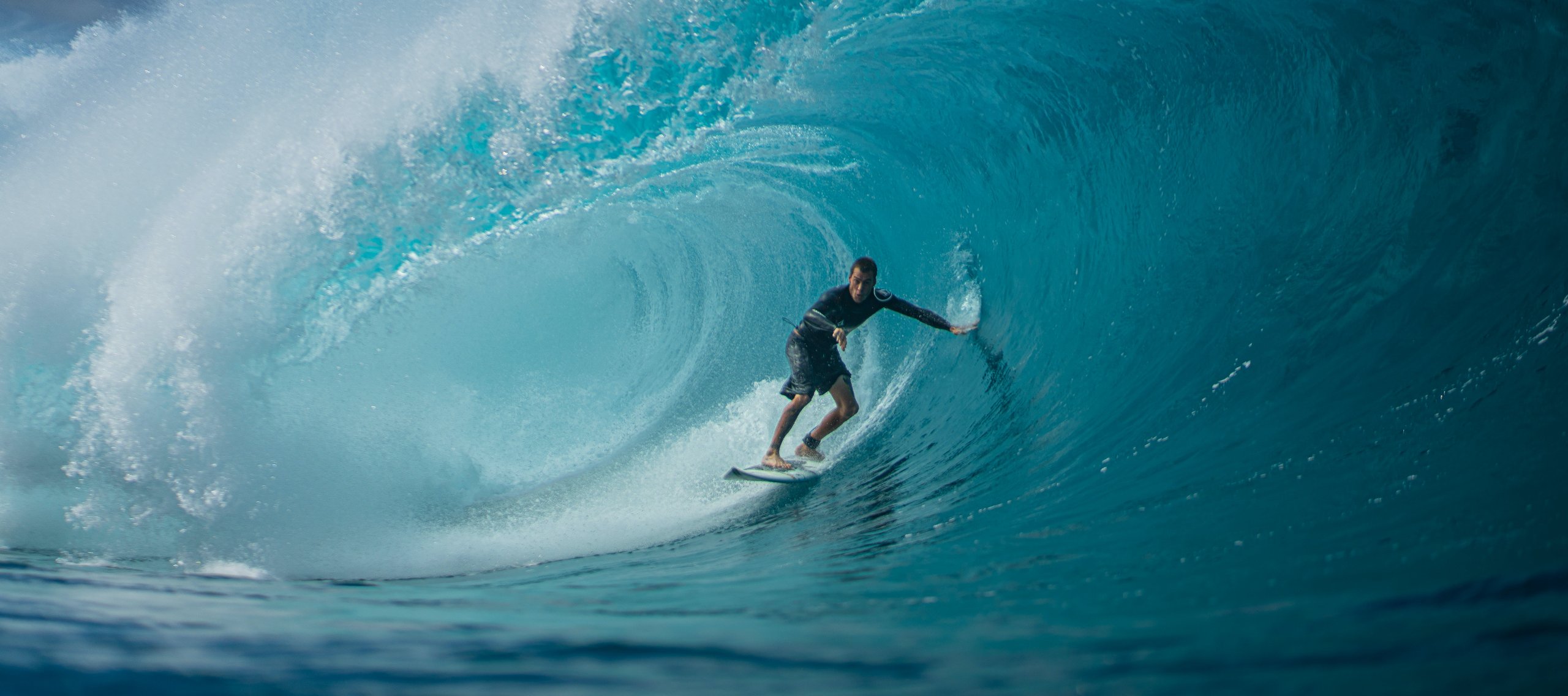 surfing-tube-ride