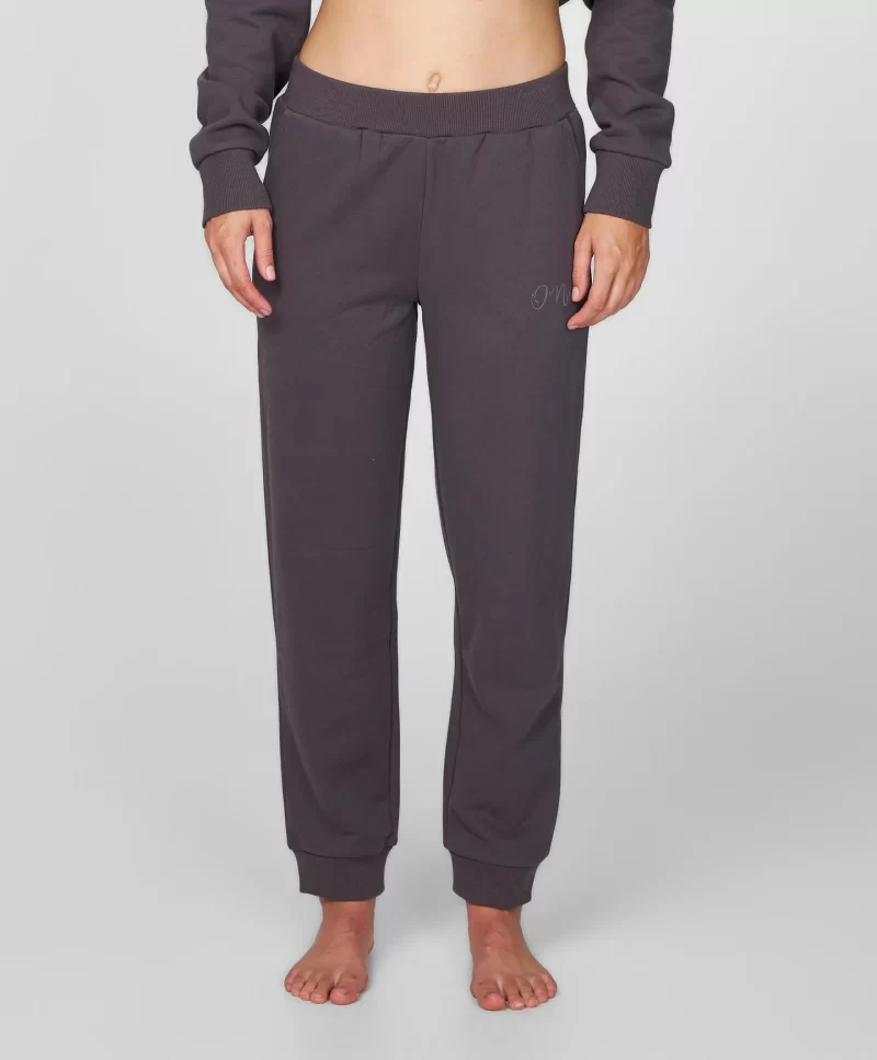 classic-trackpant-slate-wash_fa1409015_slt_011_63c14697-2fac-41da-a31f-63c6b5bbf997